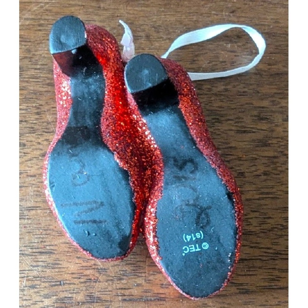 Wizard of Oz Ruby Red Slippers Ornament T.E.C, Ceramic, Red Glitter, Hang Cord - Picture 5 of 5